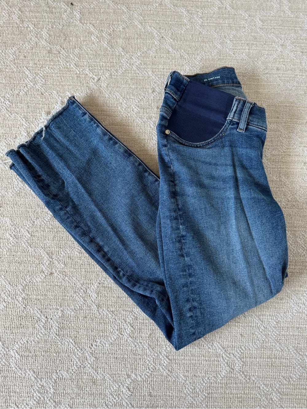 DL1961 Patti Straight Maternity Jeans, size 25 - EUC, only worn a few times